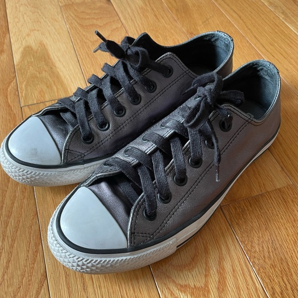 Converse shoes - Picture 1 of 4